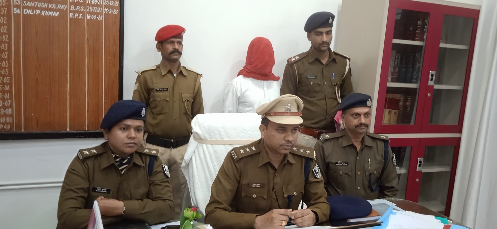 Bihar Crime : बेटे ने कुल्हाड़ी से मारकर की पिता की हत्या, थाने में दर्ज कराया मर्डर केस, खुद निकला हत्यारा Bihar Crime : बेटे ने कुल्हाड़ी से मारकर की पिता की हत्या, थाने में दर्ज कराया मर्डर केस, खुद निकला हत्यारा