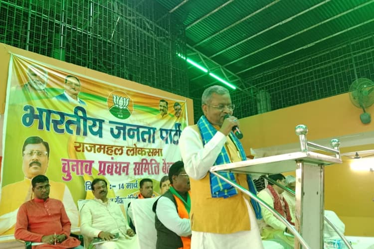 पाकुड़: बाबूलाल मरांडी ने लाभार्थियों से किया संपर्क, भाजपा के पक्ष में मांगा समर्थन