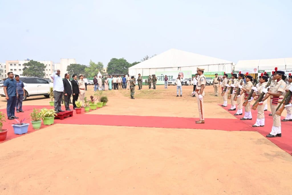 guard of honor to cm champai soren in chaibasa