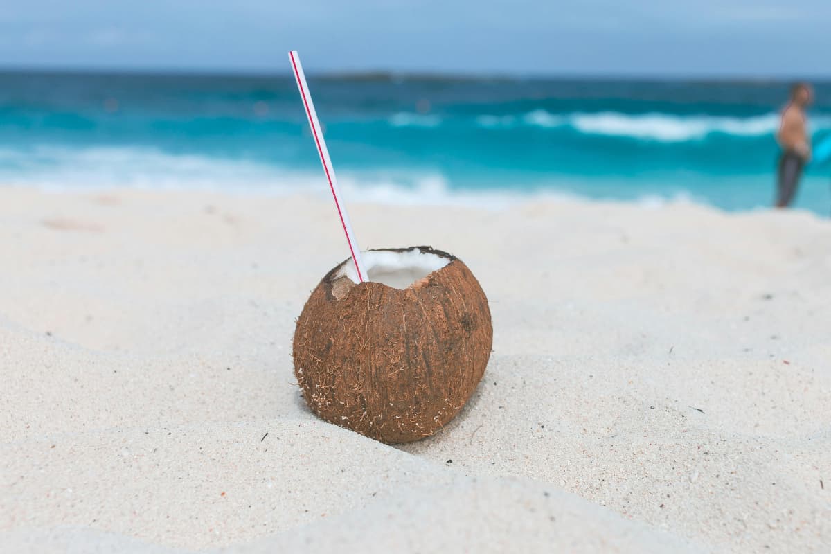 Coconut Water Benefits: खाली पेट नारियल पानी पीने के हैं कई चमत्कारी फायदे, यहां जानें