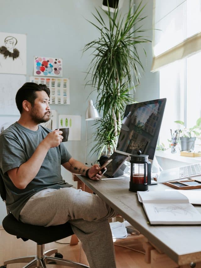 Vastu Tips: घर पर करना है ऑफिस सेटअप, तो रखें वास्तु के इन नियमों का ध्यान