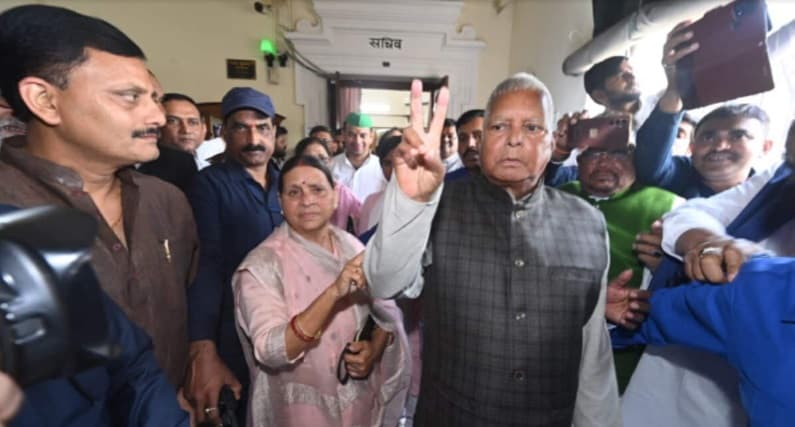 राबड़ी देवी समेत महागठबंधन के 5 MLC प्रत्याशियों ने भरा पर्चा, लालू-तेजस्वी रहे मौजूद