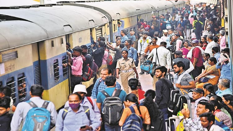 पटना जंक्शन पर रेलयात्री के वेश में घूम रहा चोर गिरोह, जानिए कैसे आपके सामान को बनाता है निशाना..