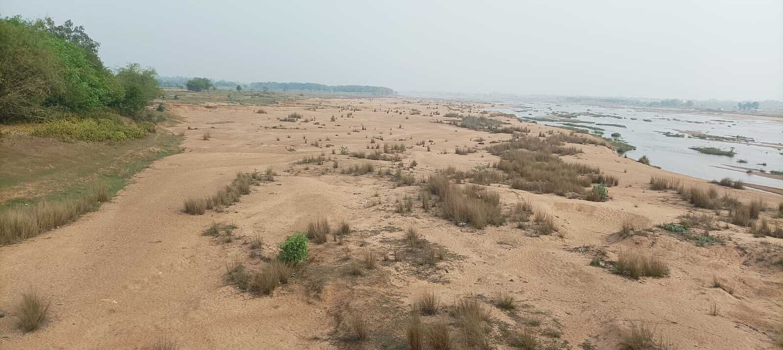 इनवायरमेंटल क्लियरेंस न मिलने से घाट से बालू उठाव अब तक नहीं हो सका शुरू