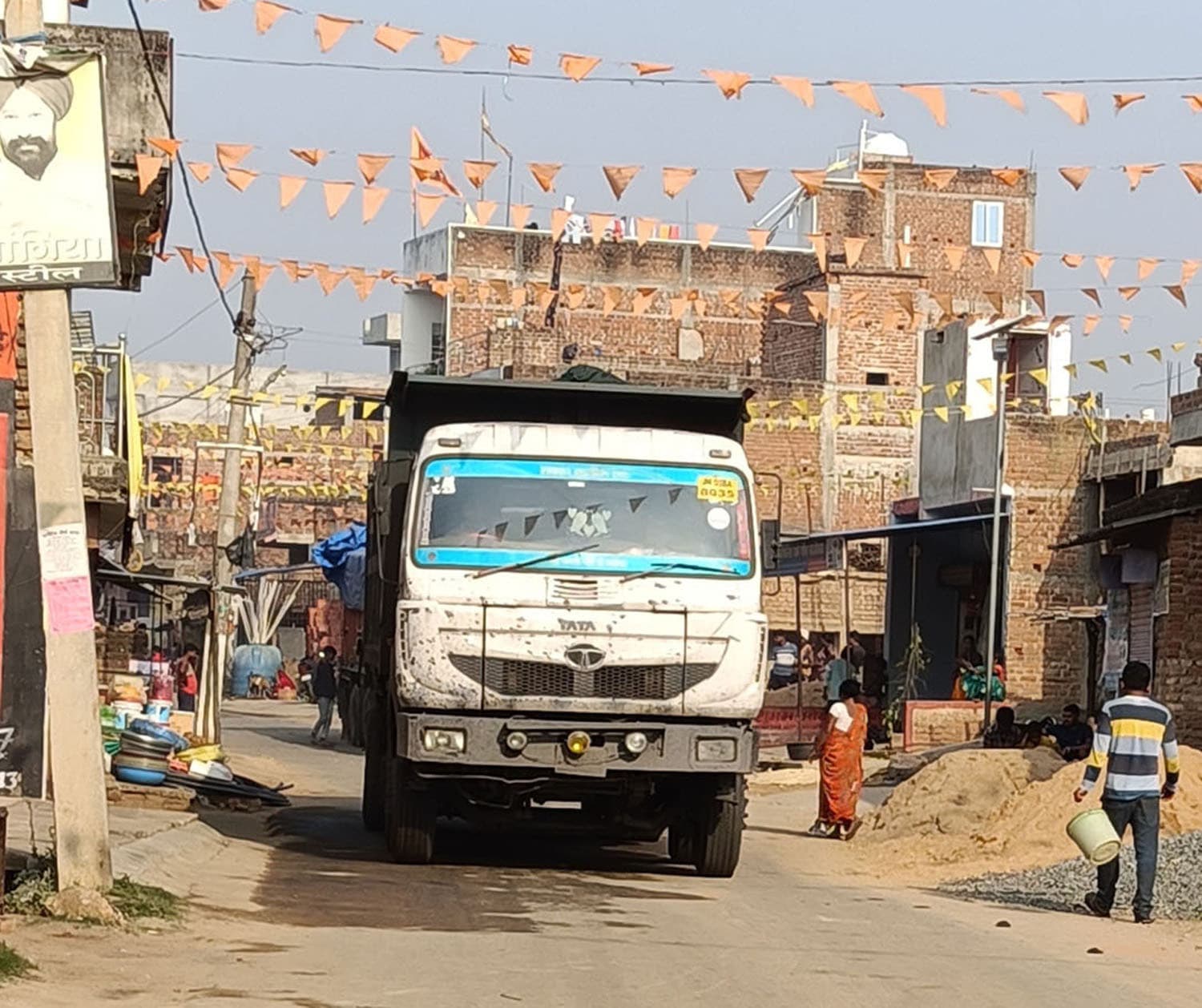 यातायात नियमों का उल्लंघन कर वाहन चला रहे चालक