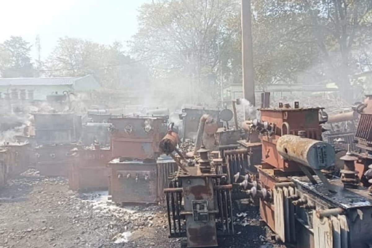जमशेदपुर के करनडीह बिजली कार्यालय परिसर के स्क्रैप यार्ड में लगी आग, तार व अन्य उपकरण जले