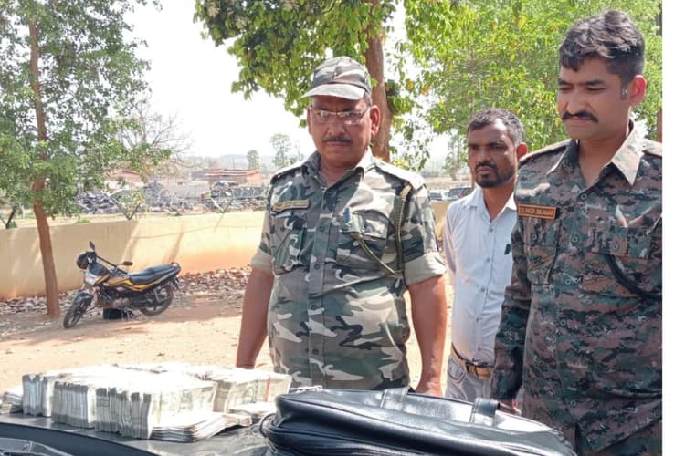 Lok Sabha Election 2024: लातेहार में कार से 21.95 लाख कैश बरामद, वाहन जांच के दौरान पुलिस को मिली सफलता