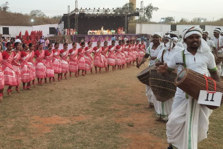 जमशेदपुर में मागे सुसुन में दिखी आदिवासी हो समाज की सामाजिक एकता व अखंडता की झलक