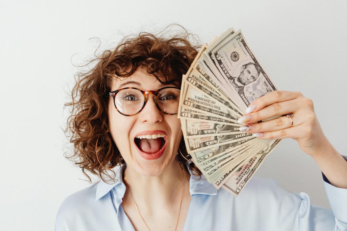 Personal Finance: अगर आप पैसे बचाना चाहती हैं, तो इन चीजों पर खर्च करना छोड़ दें