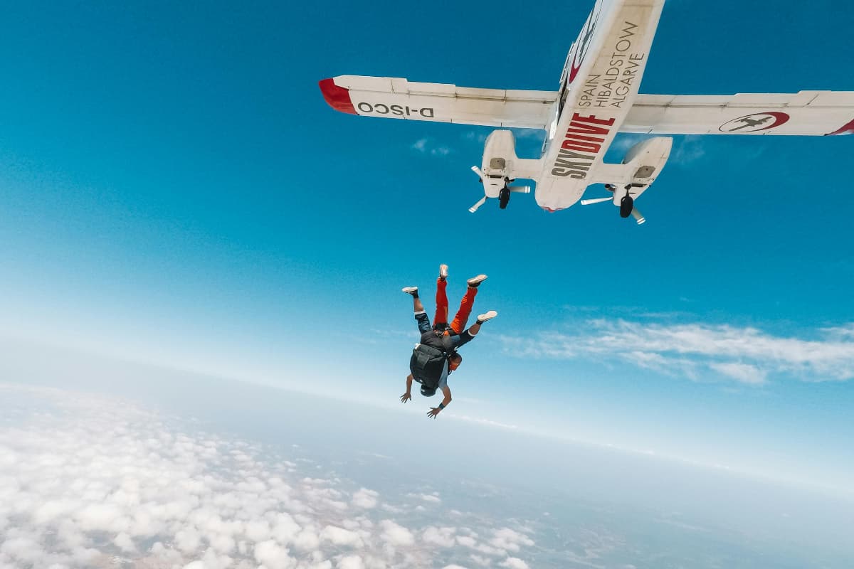 Skydiving: क्या है स्काई डाइविंग? भारत में ले सकते हैं इसका एक्सपीरियंस? जानें