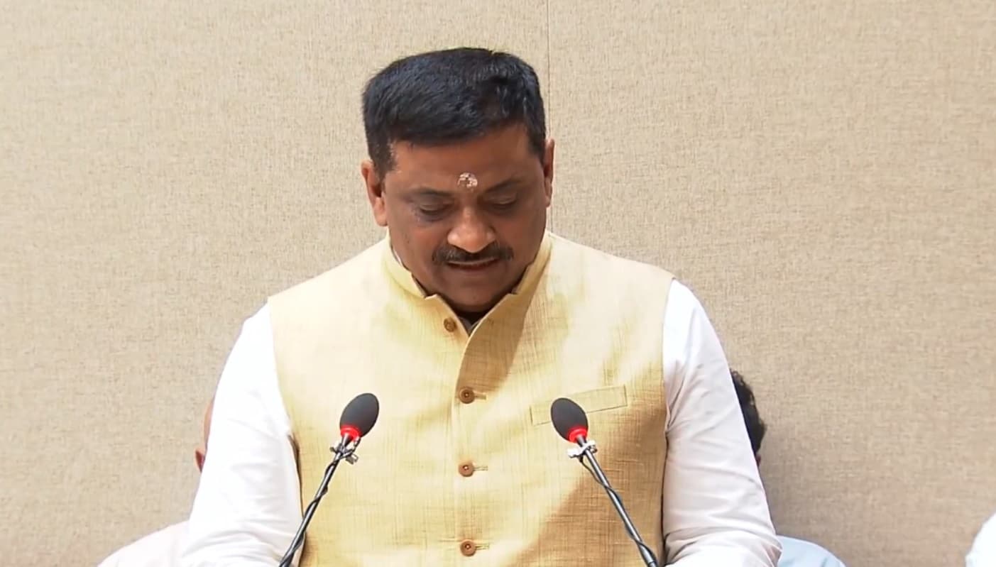 संजय झा ने मैथिली में ली राज्यसभा सदस्य के रूप में शपथ, सीएम नीतीश कुमार का जताया आभार संजय झा ने मैथिली में ली राज्यसभा सदस्य के रूप में शपथ, सीएम नीतीश कुमार का जताया आभार