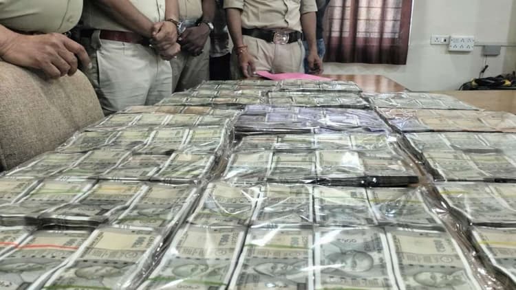 लोकसभा चुनाव 2024ः मुजफ्फरपुर में वाहन चेकिंग में स्काॅर्पियो से मिले इतने लाख, पूछताछ में सामने आयी ये बात