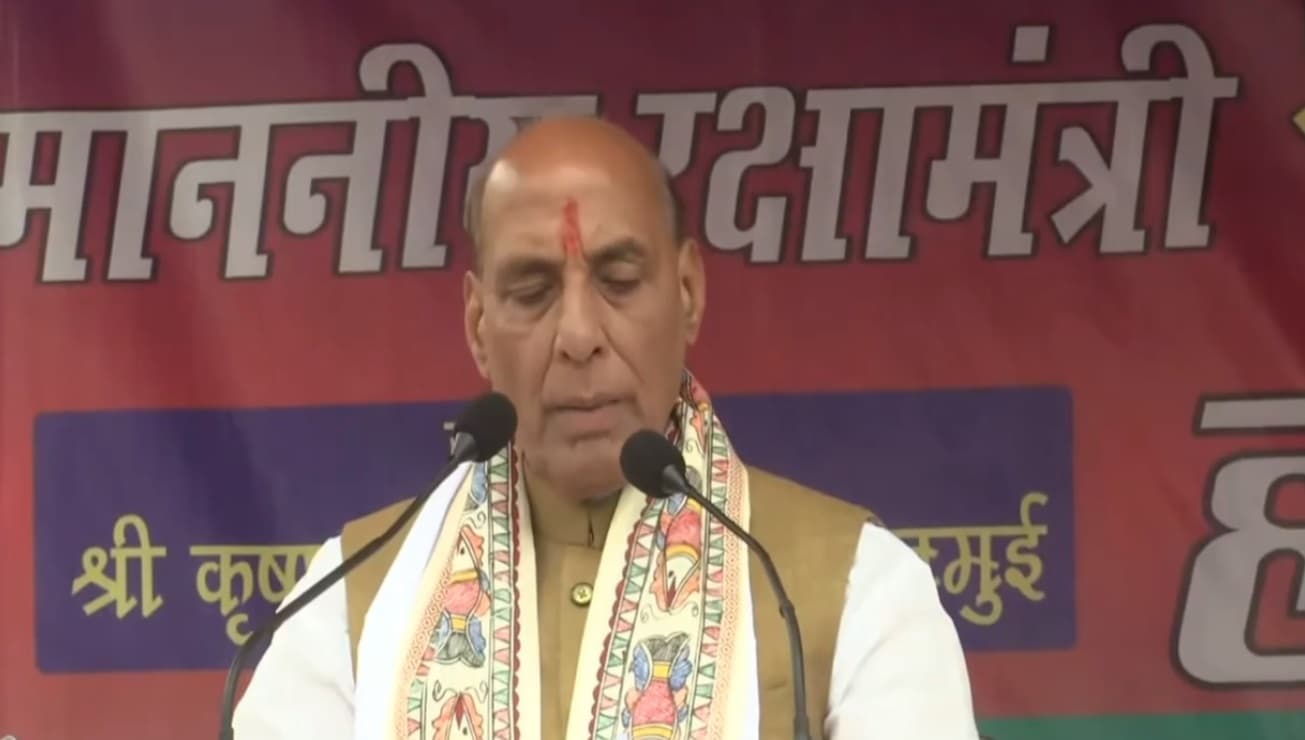 'जो खुद जेल में हैं, वो पीएम को जेल भेजने की बात करते हैं', जमुई में लालू परिवार पर बरसे राजनाथ सिंह