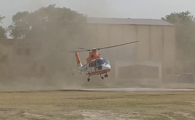 बेगुसराय में अमित शाह के हेलीकॉप्टर ने उड़ान भरते वक्त खोया संतुलन, पायलट की सूझबूझ से टला हादसा