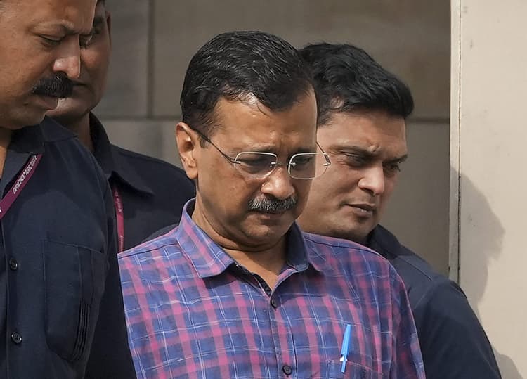 Arvind Kejriwal : अरविंद केजरीवाल की जमानत याचिका पर सुप्रीम कोर्ट में आज फैसला टला, 20 तक बढ़ाई गई रिमांड