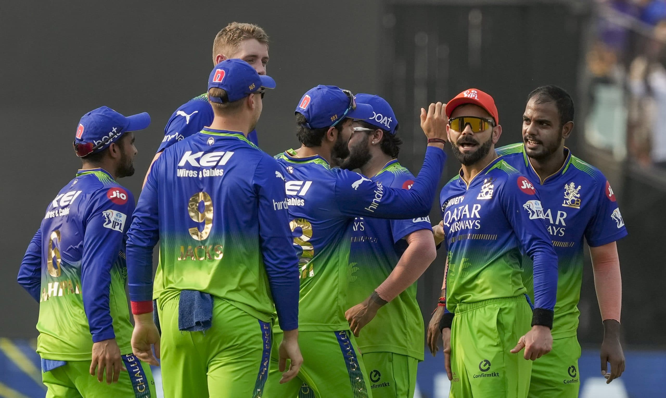 IPL 2024: 8 मैचों में 4 बार RCB के गेंदबाजों ने पावर प्ले में लुटाए 70 से अधिक रन, देखें आंकड़े