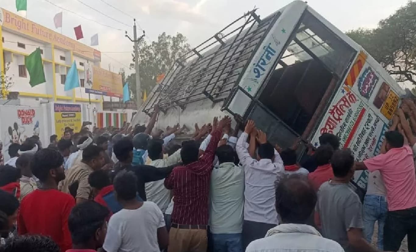 Barabanki Accident: बाराबंकी में स्कूल बस पलटने से 4 बच्चों समेत 5 की मौत, रक्षा मंत्री राजनाथ सिंह ने जताया दुख