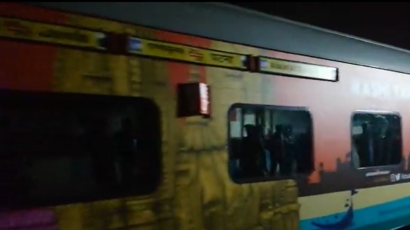 Ernakulam Patna Express: एर्नाकुलम-पटना सुपरफास्ट ट्रेन में टिकट मांगने पर यात्री ने टीटी को दिया धक्का, मौत