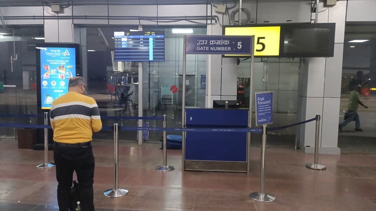 Bomb Threat: जयपुर, नागपुर और गोवा समेत देश के कई एयरपोर्ट को बम से उड़ाने की धमकी, सुरक्षा बढ़ाई गई