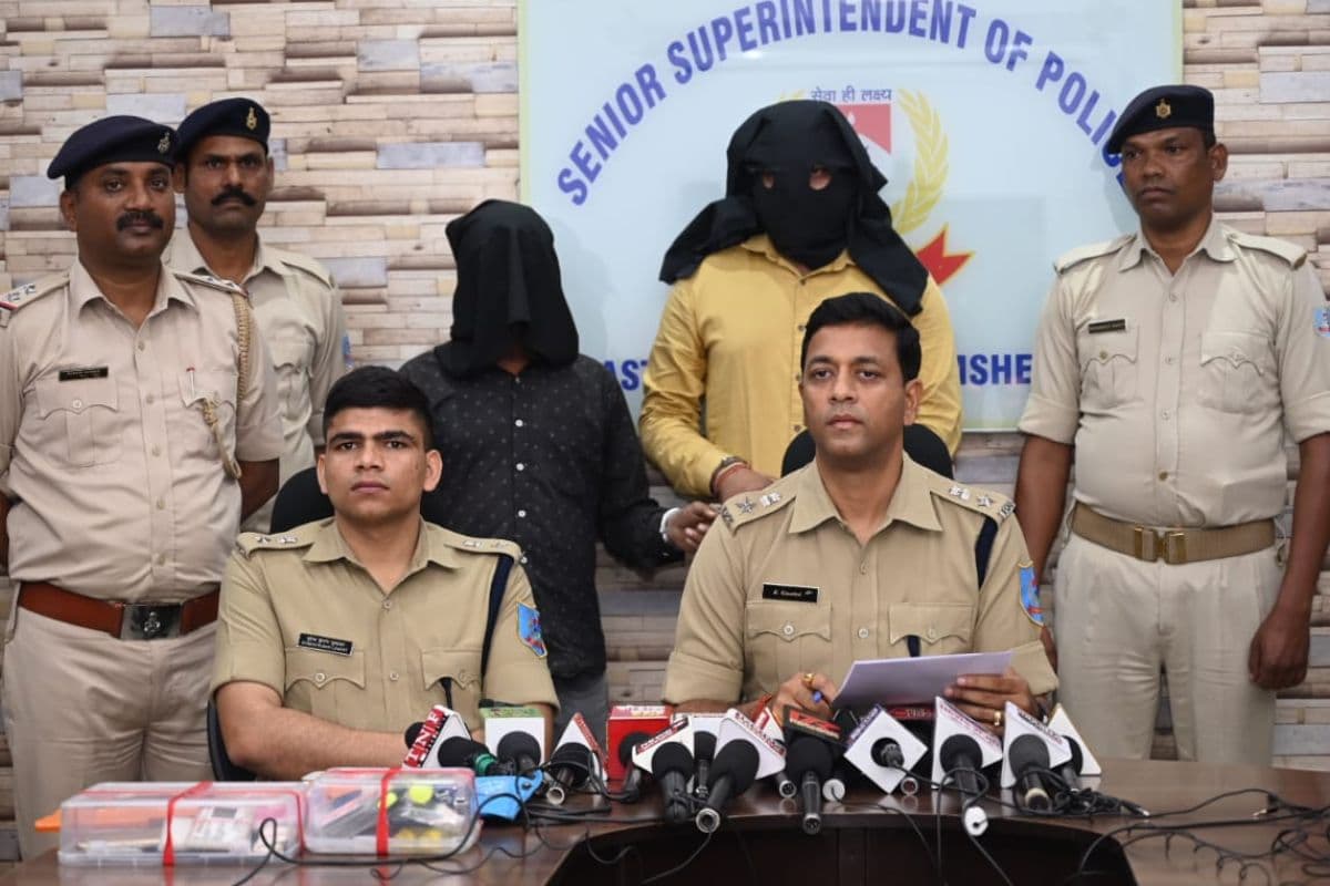 जमशेदपुर में फर्जी बेलर तैयार कर कोर्ट से जमानत दिलानेवाले गिरोह के दो सदस्य अरेस्ट, एसएसपी ने किया खुलासा