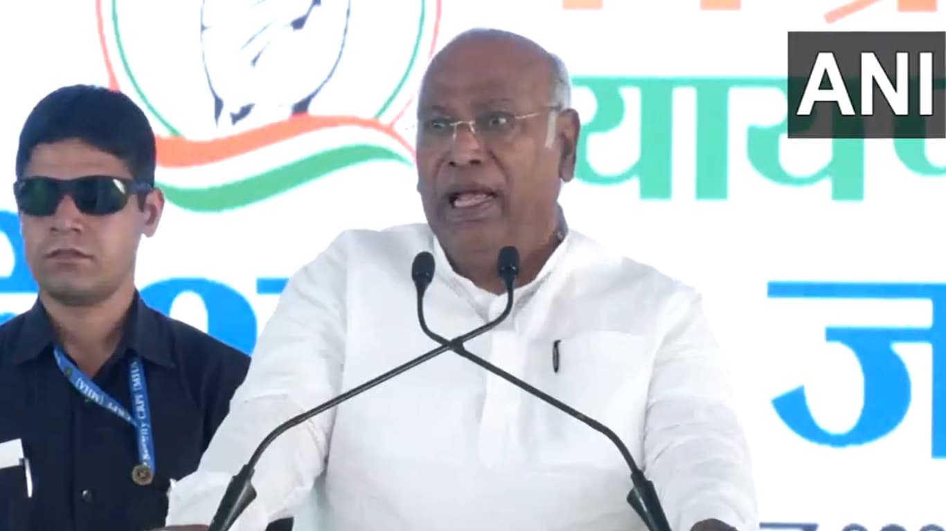 Lok Sabha Election 2024: जयपुर रैली में खरगे ने 25 गारंटी पूरा करने का किया वादा, मोदी सरकार पर बोला हमला