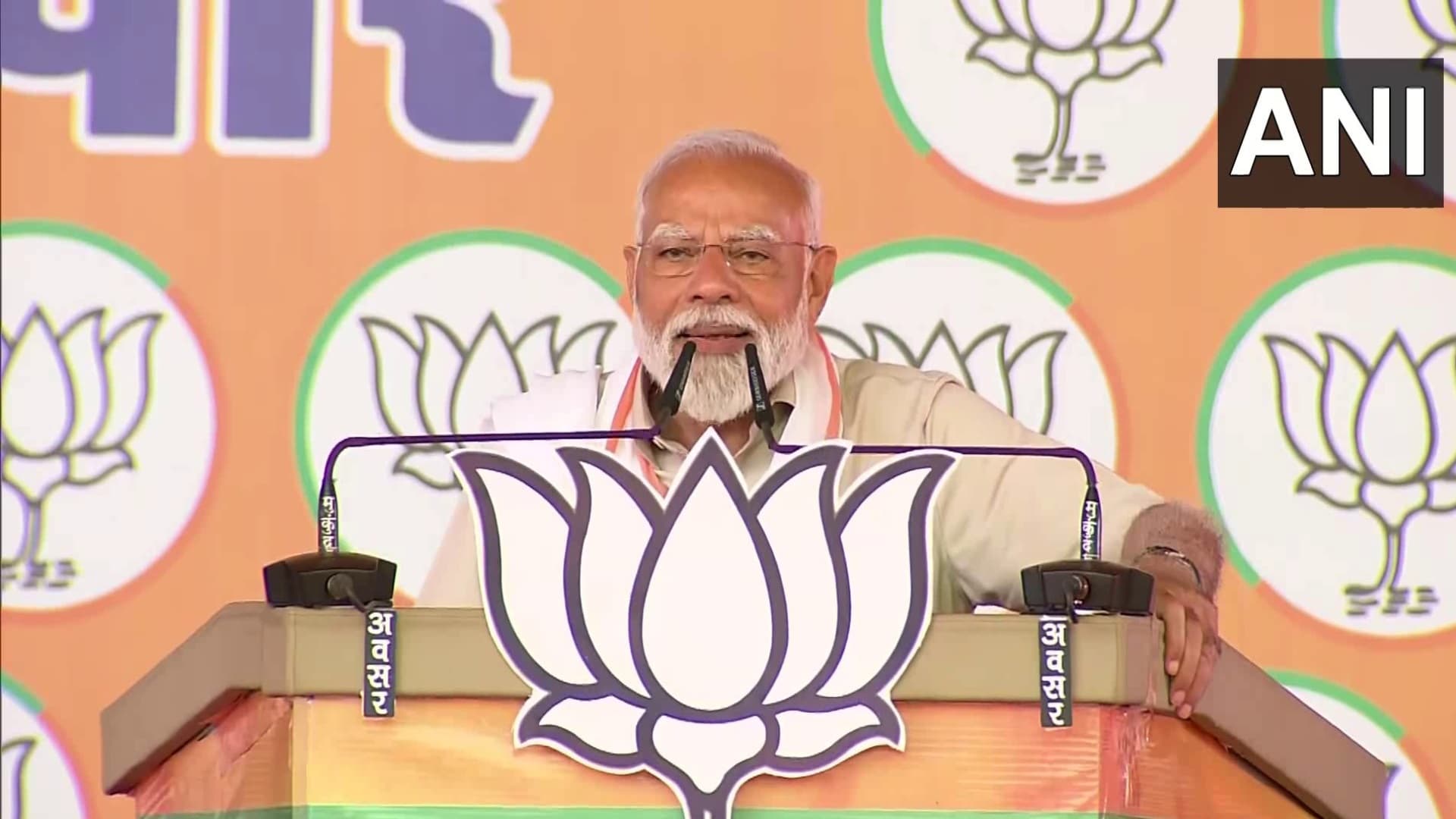 PM Modi Bastar Rally: छत्तीसगढ़ में गरजे पीएम मोदी, कहा- कांग्रेस ने आदिवासी समुदाय का किया अपमान