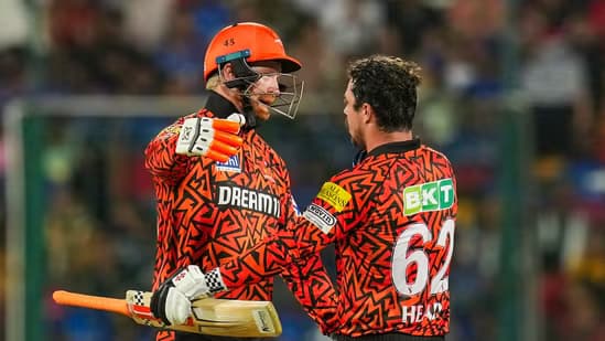 IPL का सबसे बड़ा स्कोर बनाकर भी हैदराबाद नहीं तोड़ पाया T20 का ये बड़ा रिकॉर्ड IPL का सबसे बड़ा स्कोर बनाकर भी हैदराबाद नहीं तोड़ पाया T20 का ये बड़ा रिकॉर्ड
