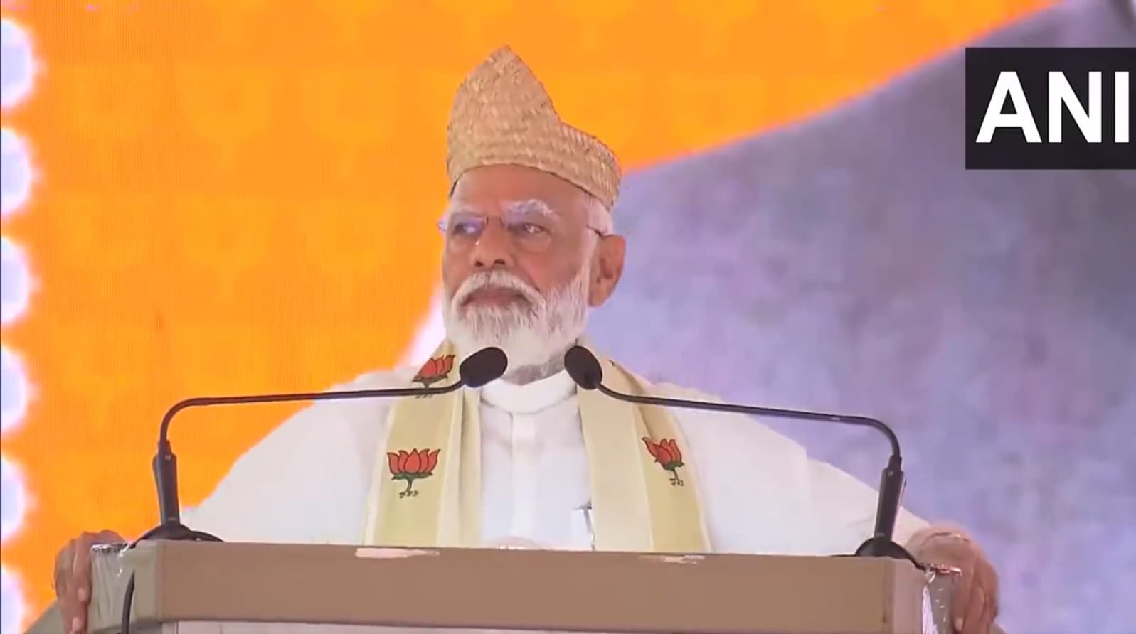 PM Modi News: पीएम मोदी ने राहुल गांधी पर साधा निशाना, कहा- कांग्रेस के ‘युवराज’ यूपी में नाकाम, केरल में मांग रहे वोट