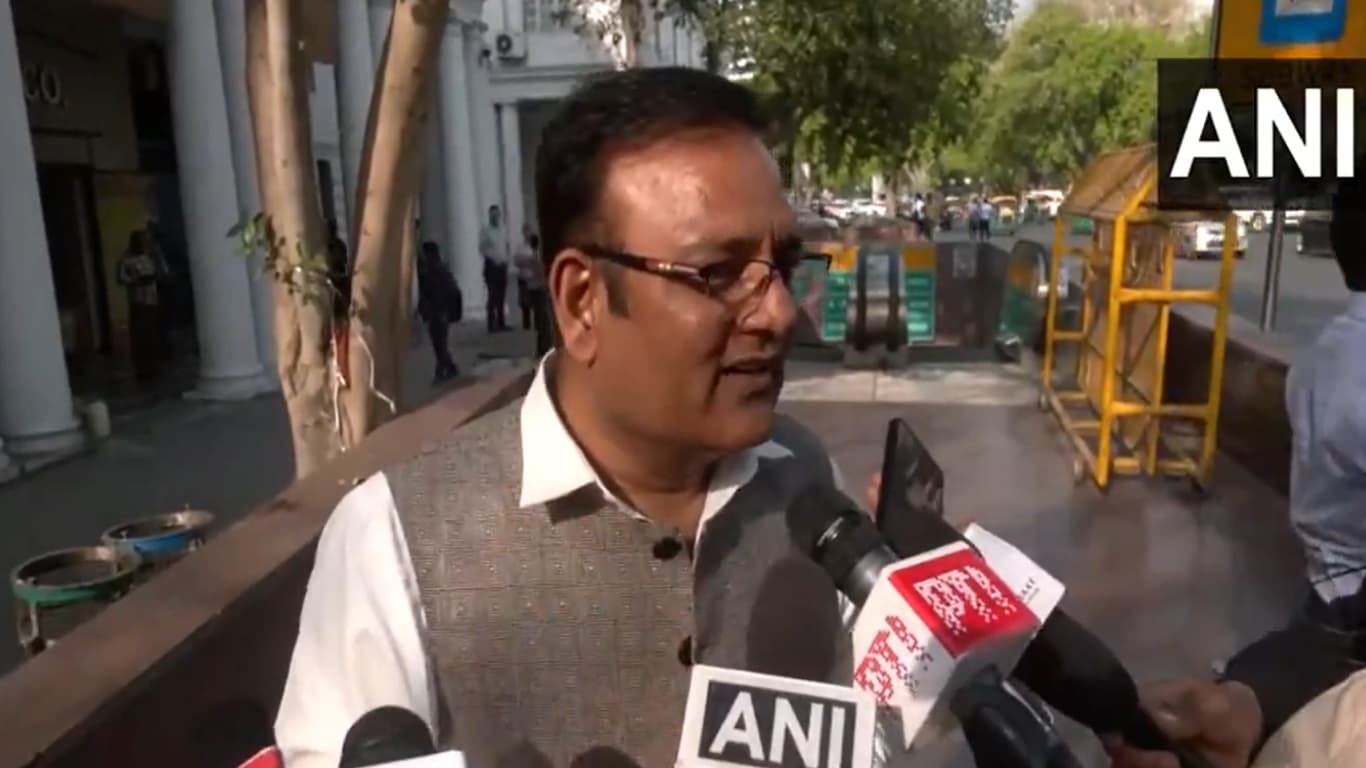 Raaj Kumar Anand: AAP को झटका, मंत्री राजकुमार आनंद ने दिया इस्तीफा, कहा- भ्रष्टाचार के दलदल में फंस गई ‘आप’