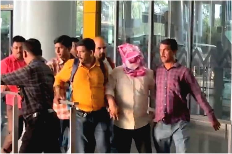 WB News : मुंबई हमले से जुड़े आतंकी के करीबी ने किया अभिषेक बनर्जी के घर व दफ्तर की रेकी, कोलकाता पुलिस के एसटीएफ ने मुंबई से उसे किया गिरफ्तार