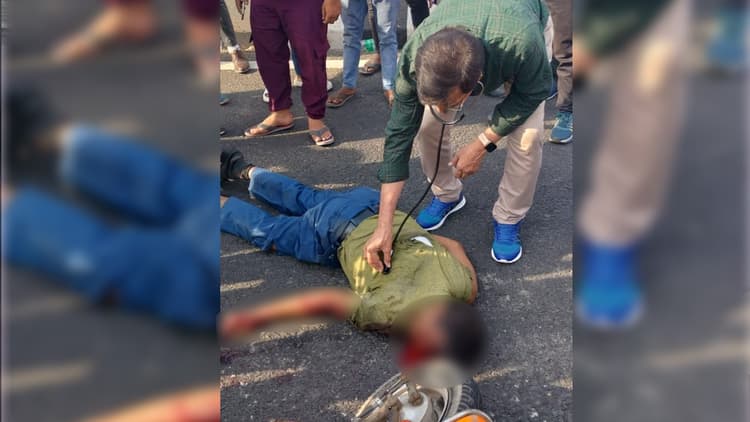 पटना में सिविल सर्जन ने CPR देकर सड़क पर तड़पते मरीज की बचाई जान, PMCH में कराया भर्ती