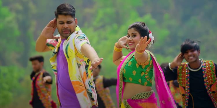Bhojpuri Song : रील्स से धमाल मचाने वाली मिंटुआ और सोनाली की जोड़ी अब ‘हरपल’ से कर रही है बवाल!