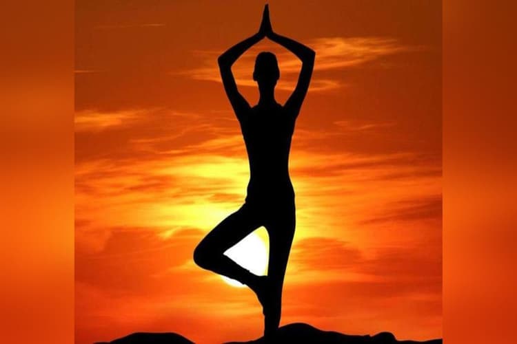 Yoga for weakness and fatigue: शरीर में कमजोरी और थकान है तो करें स्वामी रामदेव द्वारा बताए गए ये योगासन