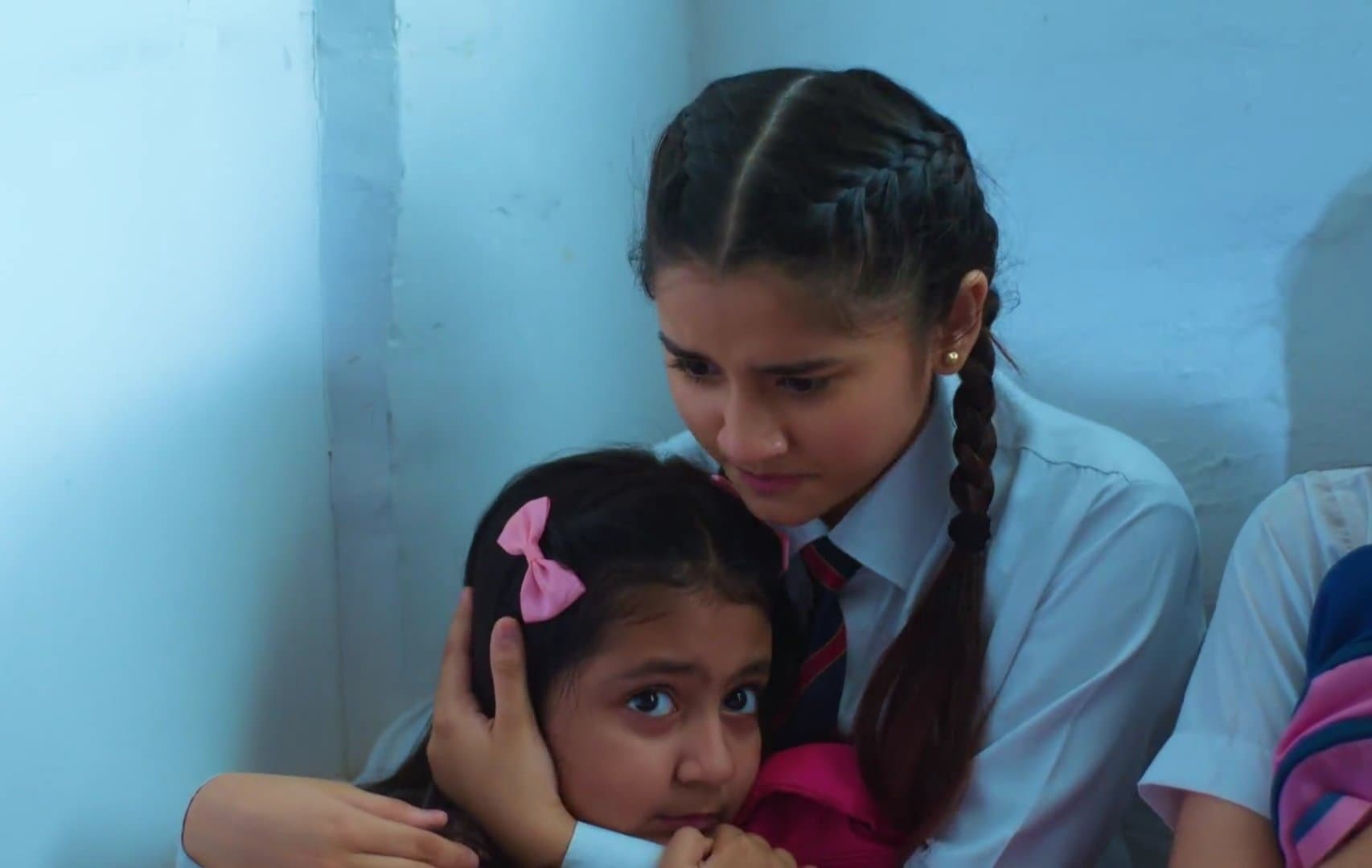 Anupama Spoiler Alert: आध्या-परी के स्कूल पर हुआ हमला, अपनी लाडली को कैसे बचाएंगे अनुज और अनुपमा