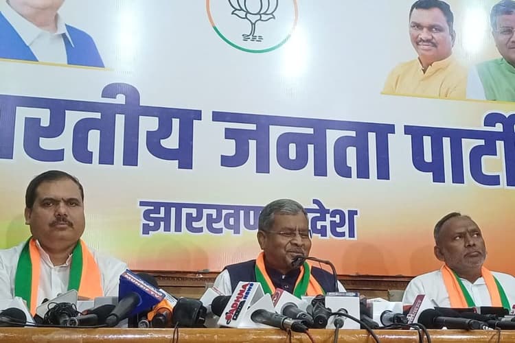 'खुद को संविधान से मानते हैं ऊपर, ईडी के समन के बाद भी हेमंत सोरेन व अरविंद केजरीवाल नहीं हुए पेश' बोले बाबूलाल मरांडी