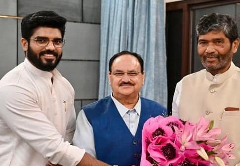 Bihar Election: भतीजे के साथ जेपी नड्डा से मिले पशुपति पारस, बोले- करेंगे एनडीए की मदद