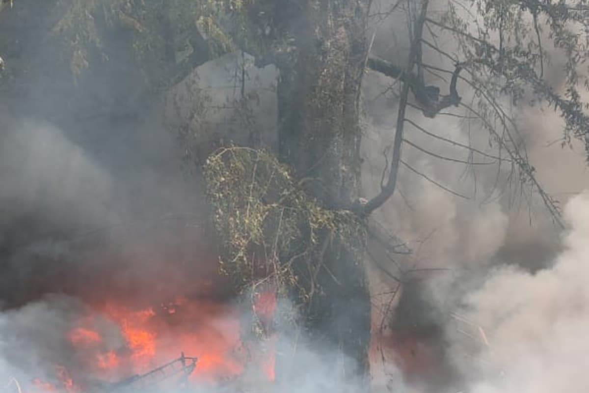 साहिबगंज में रेलवे विभाग के गोदाम में लगी आग, 50 लाख रुपये के नुकसान का अनुमान