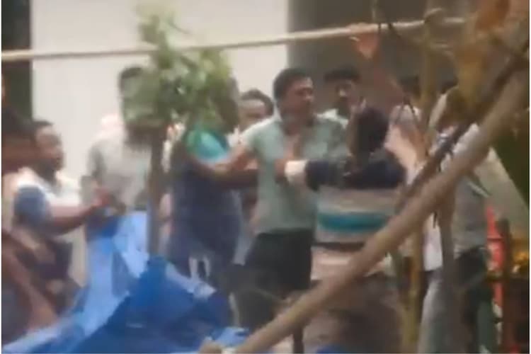 Lok Sabha Election 2024 : कूचबिहार में टीएमसी व बीजेपी के बीच झड़प, कई पार्टी कार्यकर्ता घायल