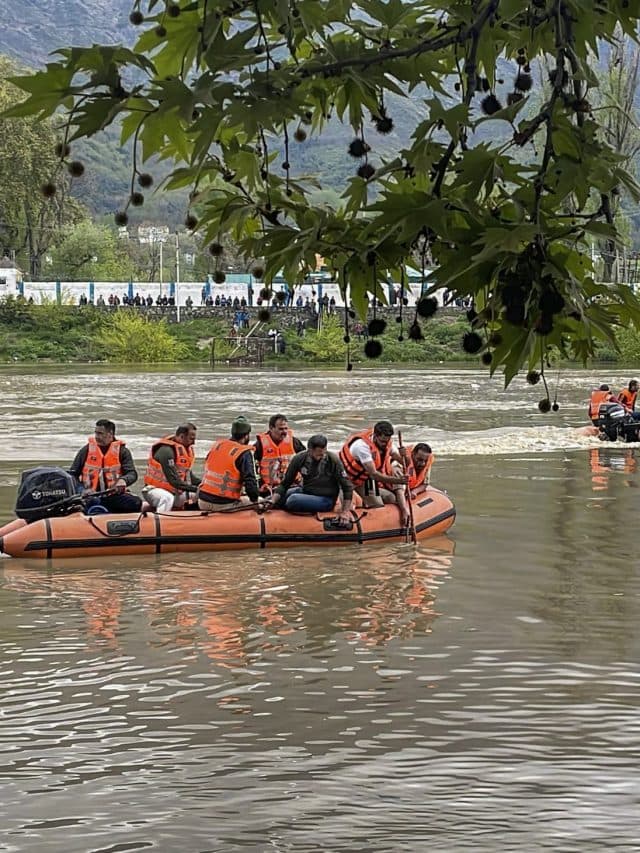 Jammu and Kashmir : झेलम नदी में आखिर कैसे पलटी नाव ?