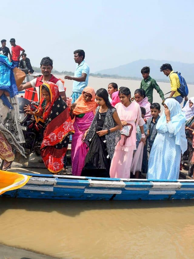Lok Sabha Polls 2024 : वोट देने पहुंचीं इन महिलाओं को दिल से सलाम