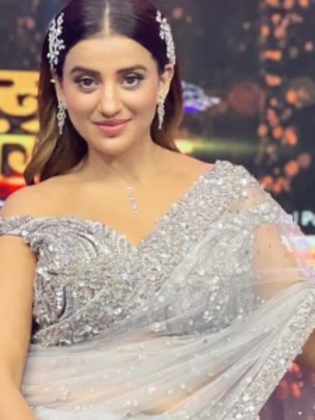 Akshara Singh की लेटेस्ट फोटोज ने बढ़ाया इंटरनेट का पारा, गीले बालों में दिखी बेहद हसीन
