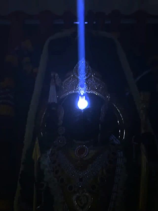 Surya Tilak: राम नवमी पर हुआ रामलला का भव्य सूर्य तिलक, देखें तस्वीरें
