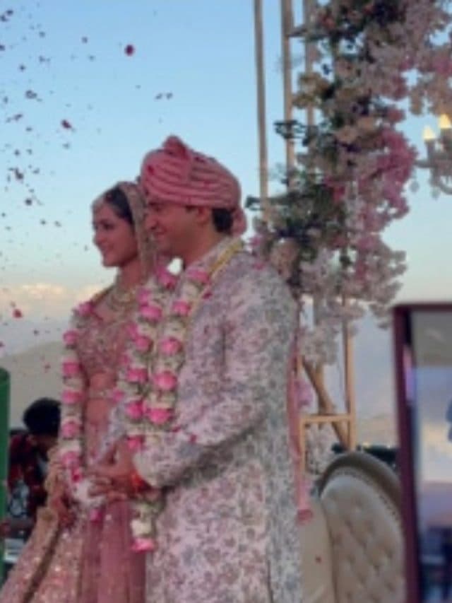 Love Aaj Kal फेम एक्ट्रेस आरुषि शर्मा ने रचाई शादी, वेडिंग की पहली तसवीर आई सामने