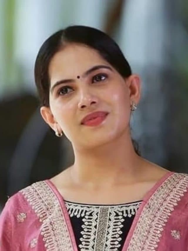 सादगी के साथ सुंदरता की मिसाल हैं जया किशोरी, जानें कौन करता है उनके कपड़ों को डिजाइन