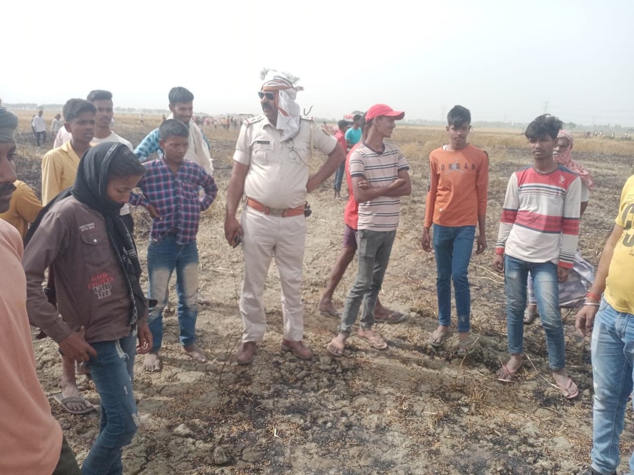 सौ बिगहा में लगी गेहूं की फसल जल कर खाक
