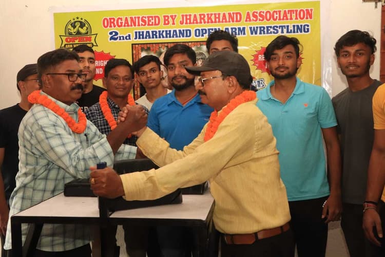 परसुडीह में आर्म रेसलिंग आयोजित, 40 हुए शामिल