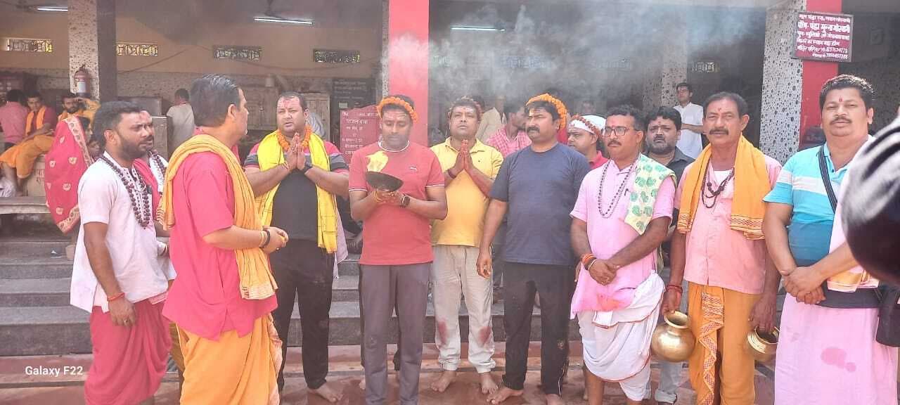 राजमहल सांसद विजय हांसदा ने की फौजदारीनाथ की पूजा