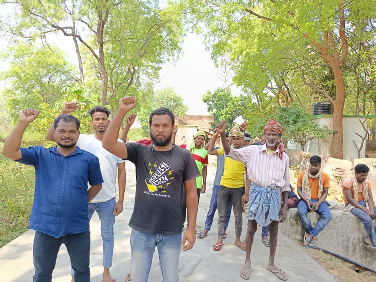 खराब सड़क निर्माण का पोखारी एदलबेड़ा के ग्रामीणों ने किया विरोध