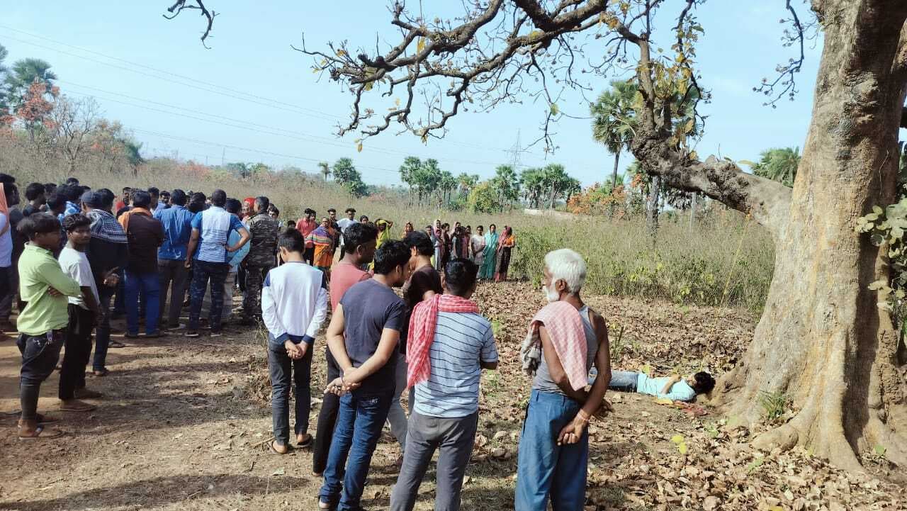 फोन आने के बाद रात आठ बजे घर से निकले युवक का सुबह संदिग्ध परिस्थिति में मिला शव