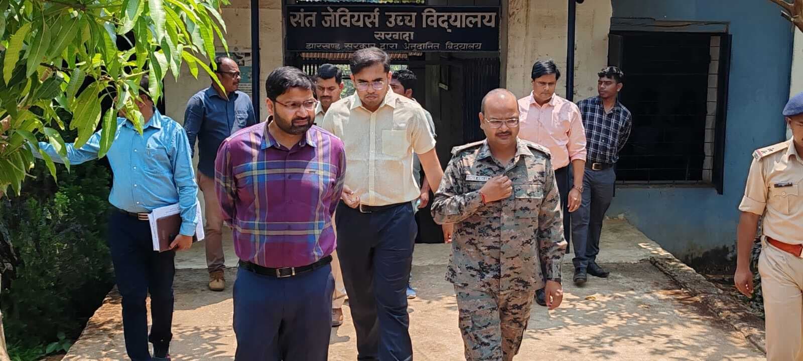 डीसी व एसपी ने किया मतदान केंद्रों का निरीक्षण